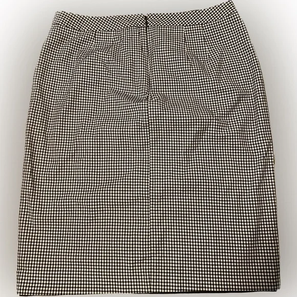Women’s Talbots Black & White Pencil Skirt lined petite Size 10 with pockets New