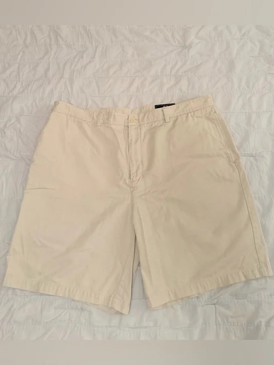 Vineyard Vines Men's Light Cream Flat-Front Chino Shorts