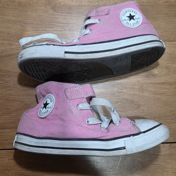 Converse Chuck Taylor All Star Pink High Tops Infant US 10‎ | Charity Listing