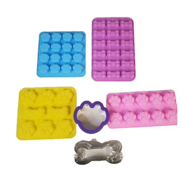 Set Of 8 Dog Baking Supplies,  4 Silicone Molds 4 Cookie Biscuit Cutters - NEW