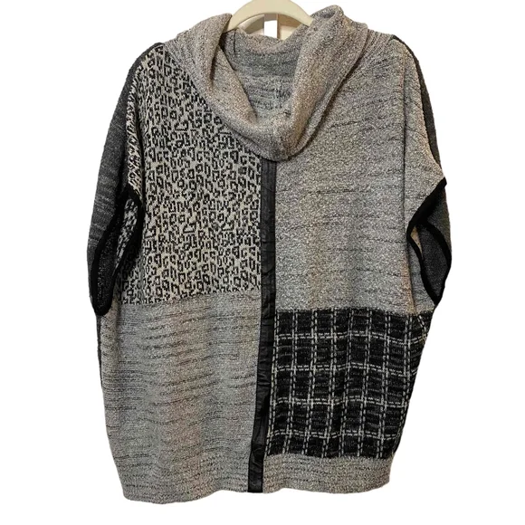 Curio New York Womens Black Gray Patchwork Poncho Style Sweater‎ Size M