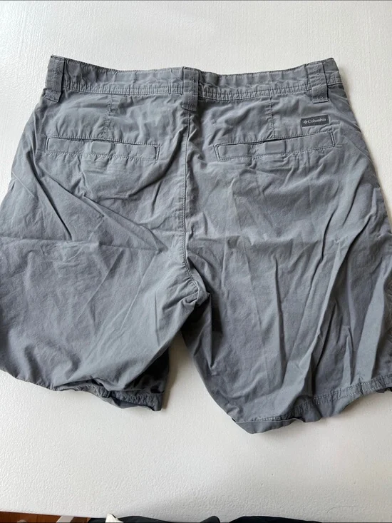 Columbia Men's Gray Casual Performance Flat-Front Shorts