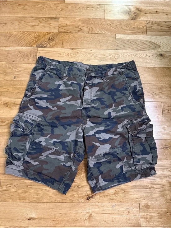 American Eagle Outfitters Men’s Camo Cargo Shorts - Green/Brown/Tan size 38