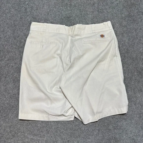 Dickies Mens Pleated Chino Shorts Cream Off White Skater Workwear Size 30
