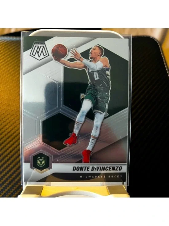 Milwaukee Bucks 2020-2021 Donte DiVincenzo Panini Mosaic #13 NBA Trading Card