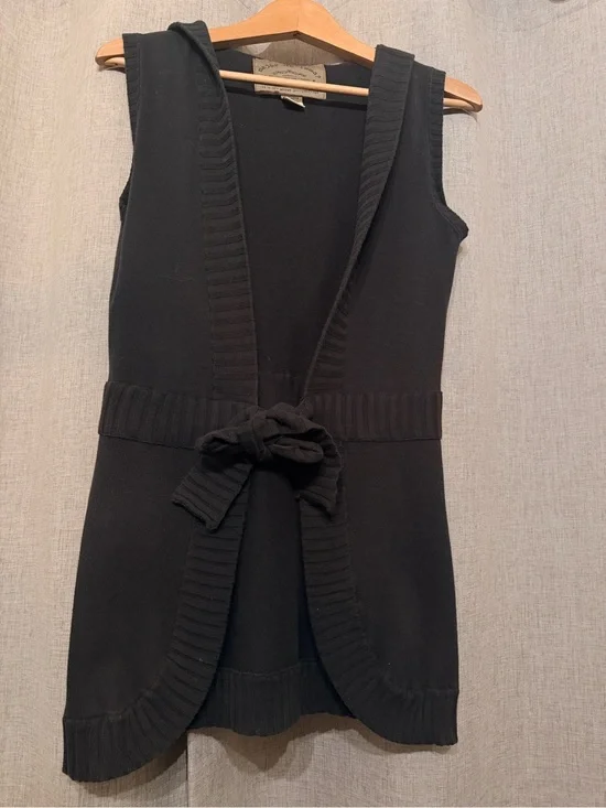 Unique Vintage Major De Lema? Sleeveless Black Knit Belted Cardigan