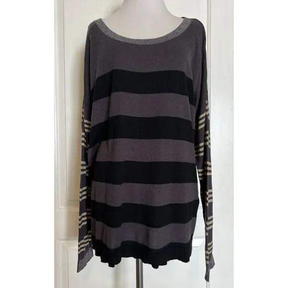 $118 ROMEO & JULIET COUTURE Designer Lightweight Knit Sweater Top Nordstrom M