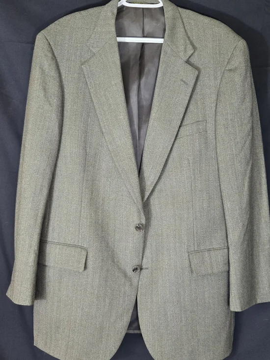 Men's Tailored Two-Button Blazer in Olive #383