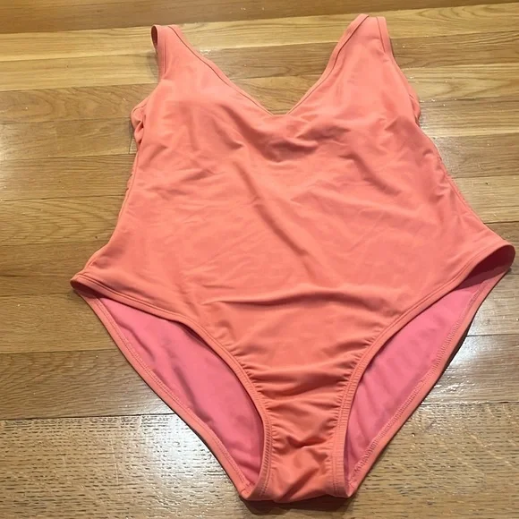 Kona sol women’s peach color vneck one piece swimsuit size xlarge.