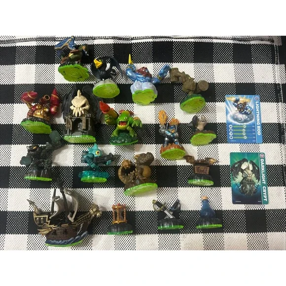 MASSIVE Skylander Lot with‎ Cards Great Condition
