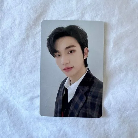 Hyunjin Christmas evel photocard pre order version