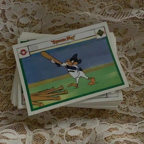 Lot of 26 Upper Deck Looney Tunes Squeeze Play Cards Pre Owned