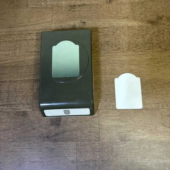 Stampin' Up! Note Tag Paper Punch Locking Flat