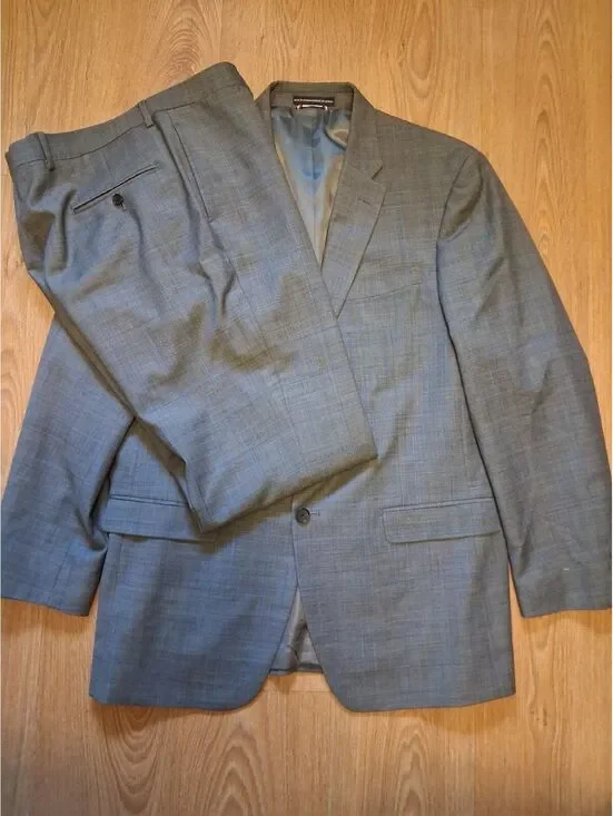 Tommy Hilfiger 2 PC Suit 42L 36x32 Gray Windowpane Sharkskin