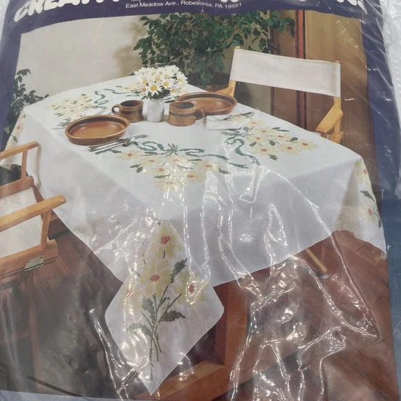 Vtg. Creative Expressions Daisy Patch Tablecloth Cross Stitch Kit 52