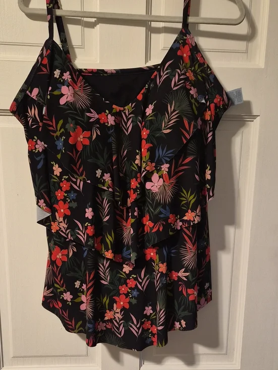 Shade & Shore Black Floral Ruffle 2X Swim Top