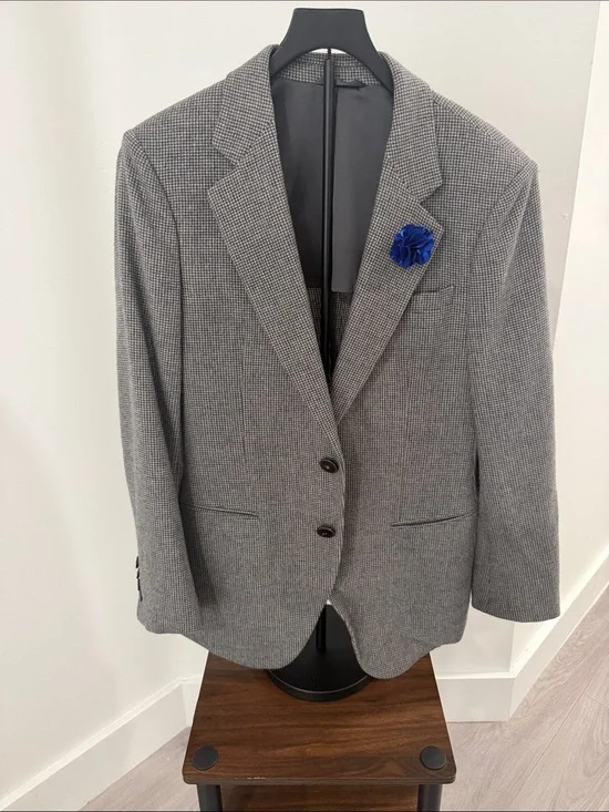 Giorgio Armani Classic Gray Men's Blazer with Blue Lapel Pin