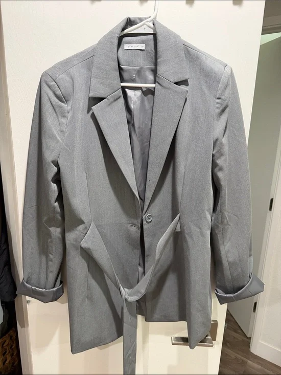 Men's Light Gray Single-Button Blazer with Waist Tie