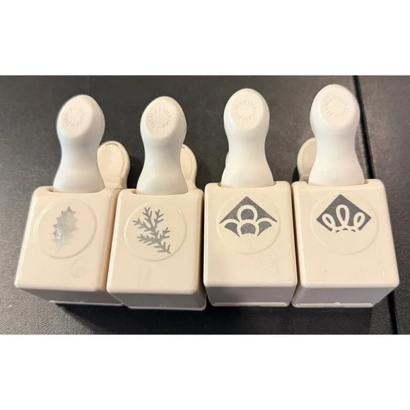 Martha Stewart Paper Punch Cream Holly Branch Corner Lot of 4 Scrapbook Art