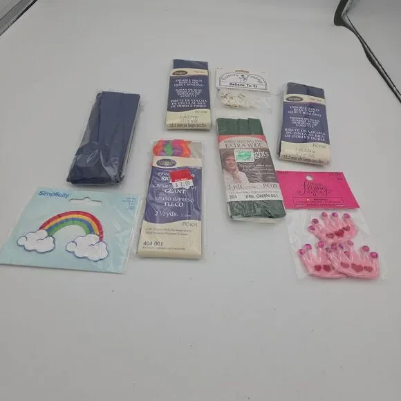 Sewing Craft Notions Lot Wrights Bias Tape Rick Rack Simplicity Applique Buttons