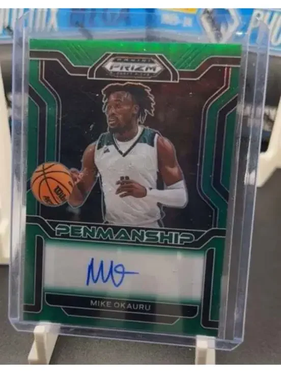 MIKE OKAURU PENMANSHIP PRIZM GREEN AUTOGRAPH CARD MINT