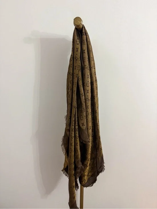 louis vuitton monogram silk blend scarf/shawl