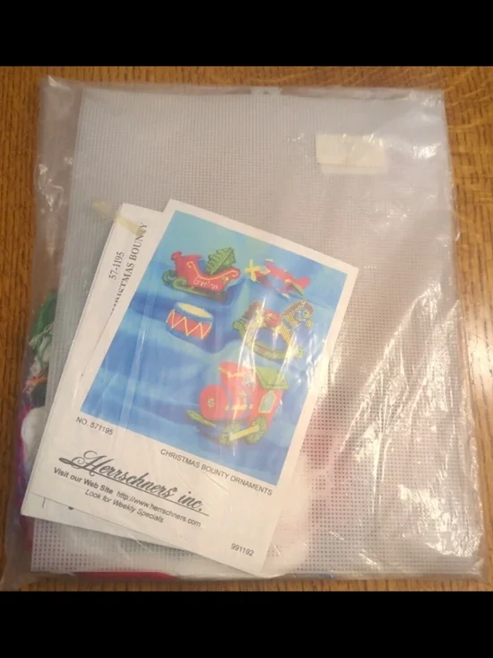 Herrschners │Christmas Bounty Ornament Plastic Canvas Kit │New In Package│571195