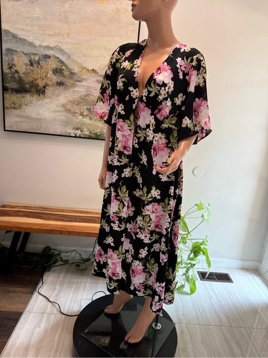 Black white Floral 1X  Swim Coverup with Pink Blooms  This doubles as a duster