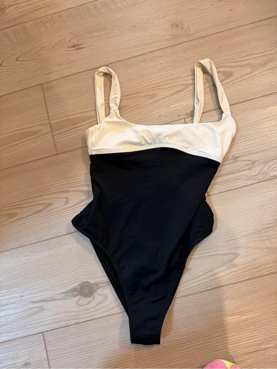l*space Black and Cream Colorblock One-Piece Swimsuit
