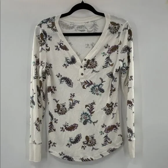 3For$20 Time and Tru Cream Floral Long Sleeve Henley size: M