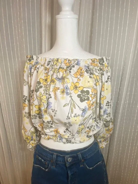 Forever 21 Floral Off-Shoulder Crop Top L