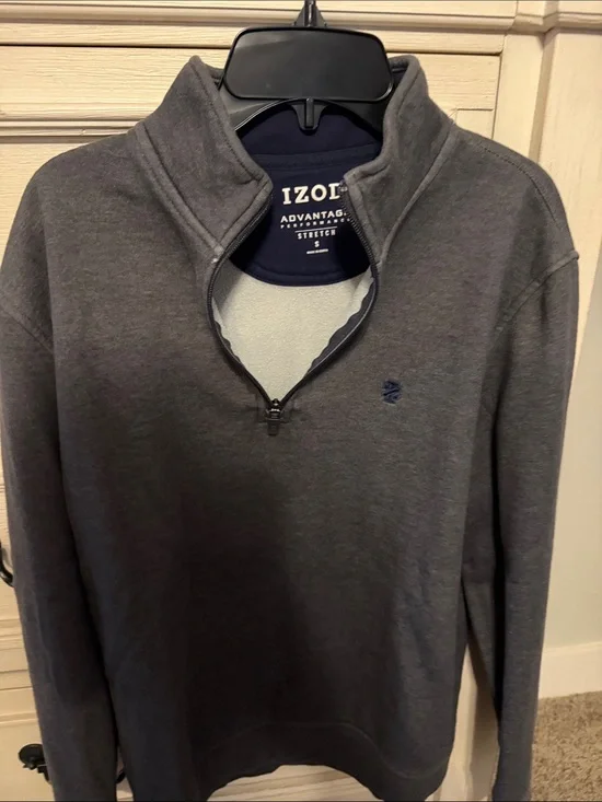 Izod Men’s Charcoal Gray Quarter-Zip Sweater