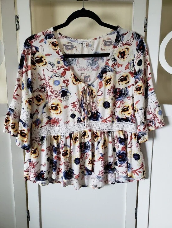 Maurices White Floral Tie Front Crochet Top Size Medium