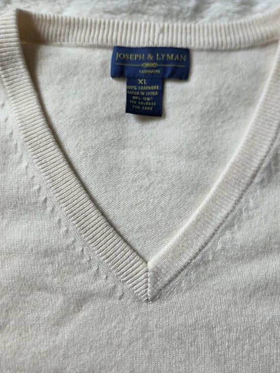 Men’s Cream V-Neck Cashmere Sweater