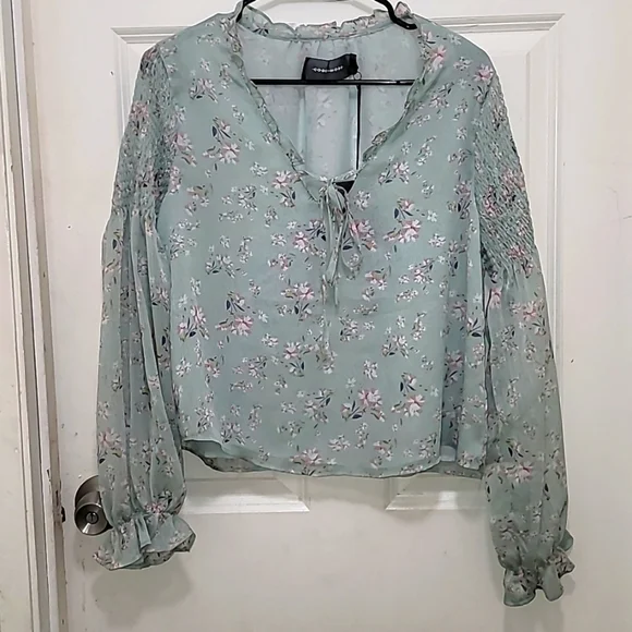 NWT CODE X MODE SHIRRED SLEEVE SAGE FLORAL PEASANT BLOUSE V NECK  SZ‎ L