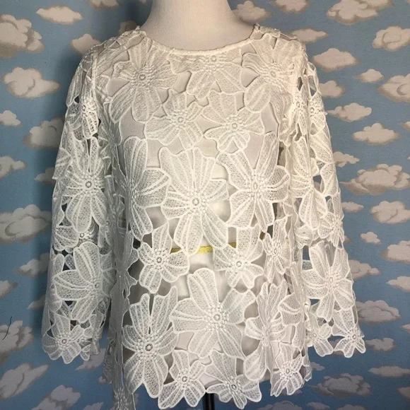 Forever 21‎ Appliqué 3/4 sleeve top White floral Size Medium Fairy Dainty Boho