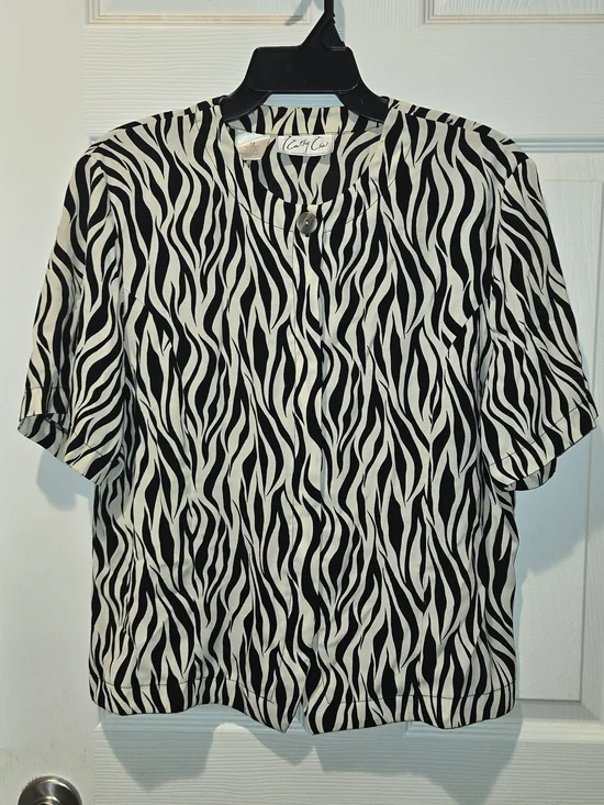 Black & White Zebra-Print Short Sleeve Blouse