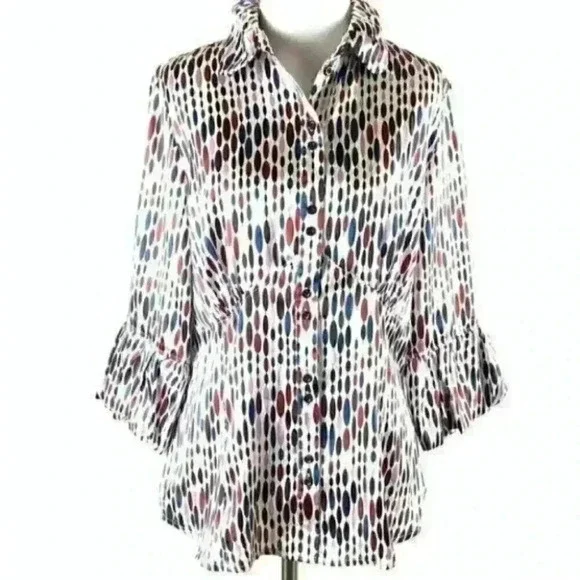 Violet & Claire womens top size medium geometric