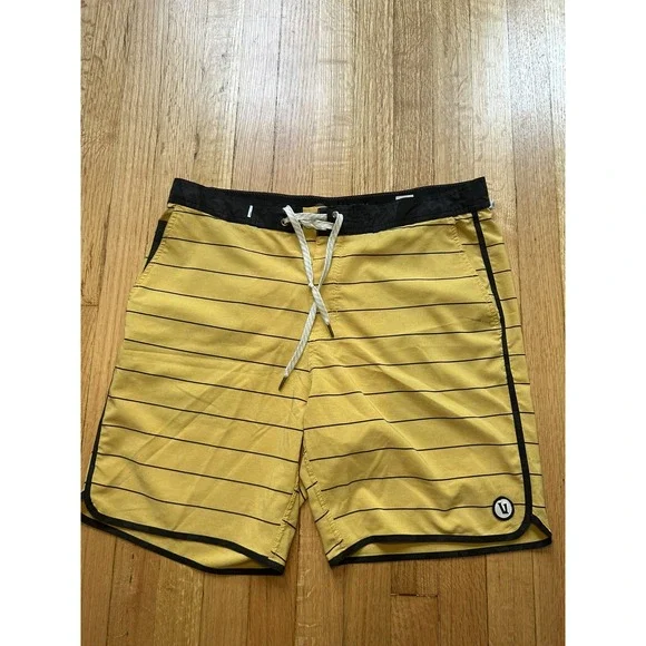 Vuori Men's 33 Shorts Trunks Swim Run  Brown Tan Pockets Summer Casual 61 *Read