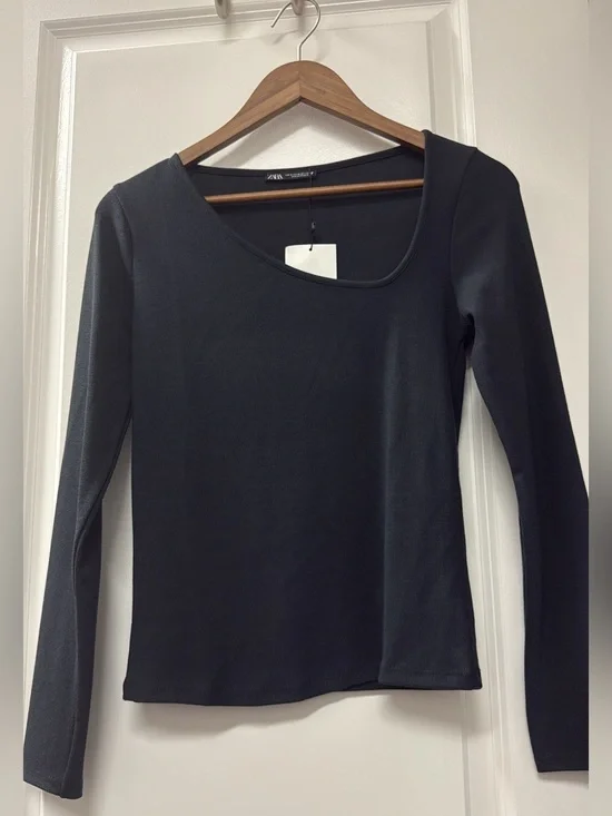 Zara Black/Grayish Long-Sleeve Scoop Neck Tee