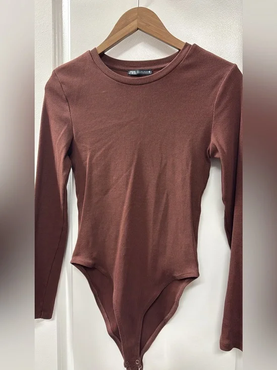 Zara Long-Sleeve Ribbed Bodysuit in Chestnut Brown