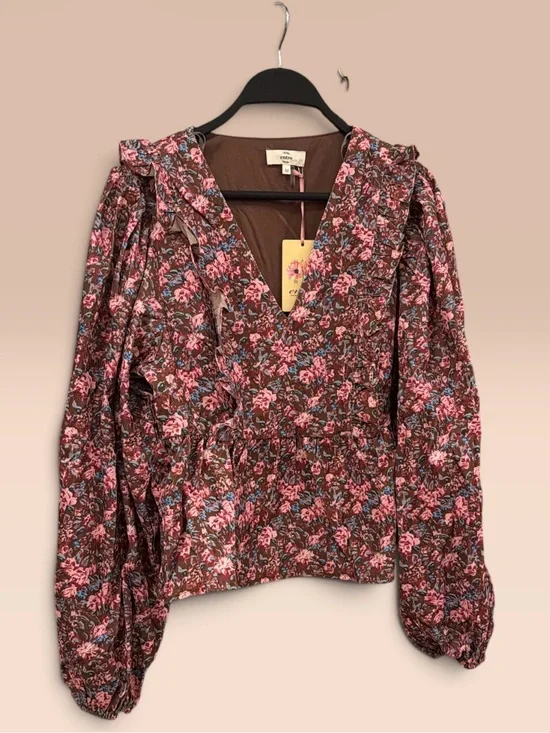 Modern Ruffle V-Neck Floral Blouse in Brown & Pink