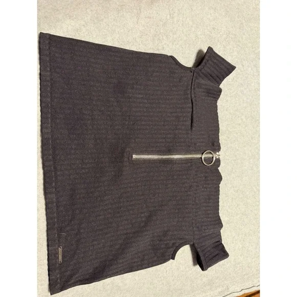 Kendall & Kylie Black Ribbed Off The Shoulder Ring Zip Crop Top Large