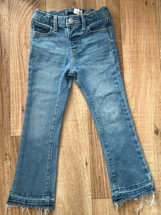 Old Navy blue denim light wash jeans with frayed hem size 5T