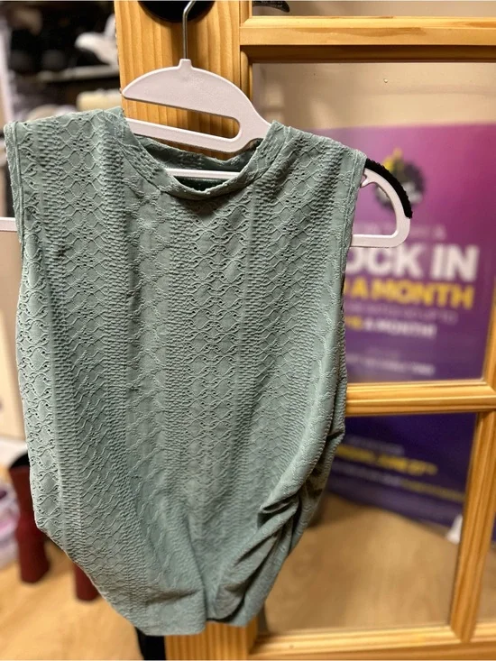 Women’s cropped top