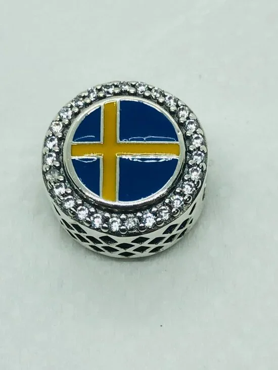✨ ✨Pandora Country Of Sweden Exclusive Flag Round Sparkling Charm