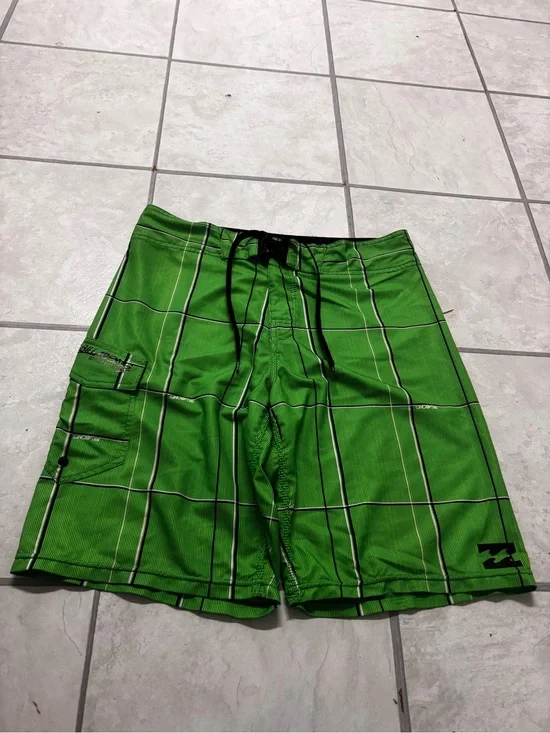 Mens Vintage Billabong Green Plaid board shorts size 32 MEASUREMENTS SHOWN