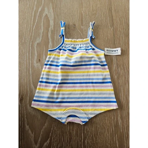 Old navy baby girl romper 3-6 mos‎