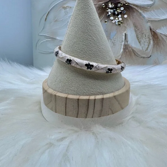 Elegant Floral Gold and Black Bangle
