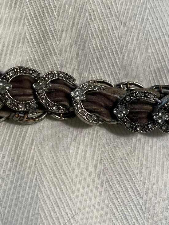 Horseshoe shaped rhinestone stretchy bracelet